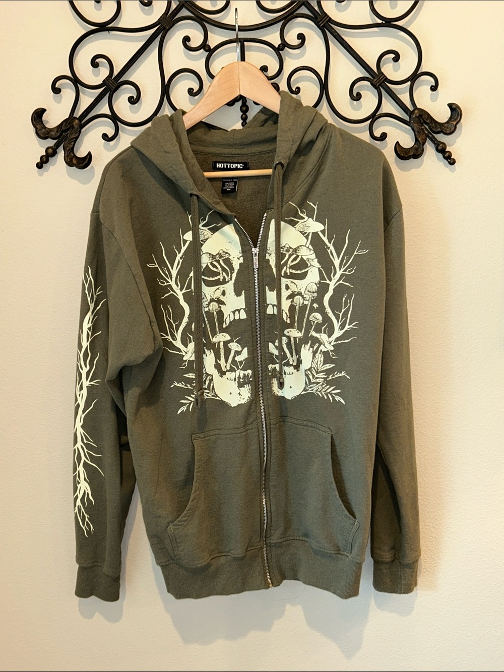 HOT TOPIC "SKULL" FULL ZIP HOODIE SIZE SMALL